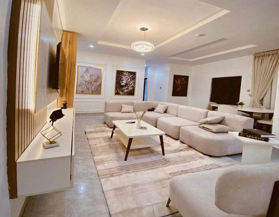 102 – Royal Crest Suite