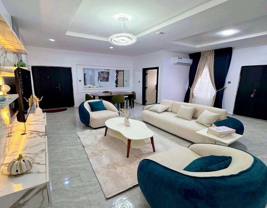 🫐 Blueberry Apartment – Cool, Calm & Comfortably Refined